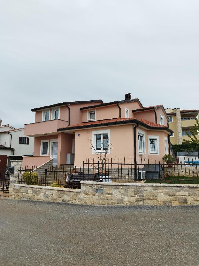 Apartament Tonis *